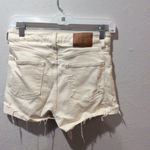 H&M High waist rise off white stretch distressed cuffed shorts size 6 womens Photo 4