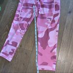Zyia  Pink Camo Cropped Light n tight Photo 12