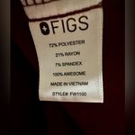 FIGS  Women's Casma Three Pocket Scrub Top in Burgundy Size Medium Photo 5