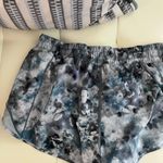 Lululemon Hotty Hot Shorts 2.5 Inch Photo 2