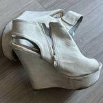 Qupid Hitch Moda Neutral Wedge Heels | Size 8 | Versatile & Fashionable Photo 0