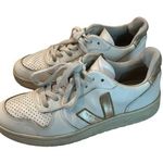 VEJA V-10 Bicolor White/Gold Metallic Low-Top Size 8 Casual Fashion Sneakers. Photo 0