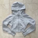 Lululemon  Scuba Full-Zip Cropped Hoodie in Heathered Core Ultra Light Grey Photo 6