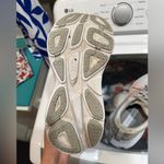 Hoka  Bondi 8 Gray and Pink Running Shoes
Size 9.5B Photo 11