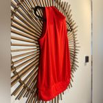 Evereve Women’s NWT Red Sleeveless Banded Mock Neck Top Sz M Colorful Classic 🍅 Photo 4