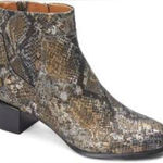 Vionic  Kamryn snakeskin print ankle‎ boots comfort shoes size 8 Photo 0