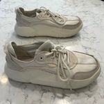 UGG  LA Cloud Low Top Cream Sneaker Shoe Size 10 Photo 0