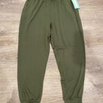 Ava James green joggers Photo 2