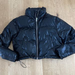 Anwnd  Puffer jacket Cropped Size M Black Photo 0
