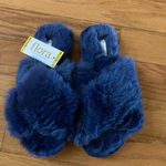 Flora Nikrooz NWT Flora Ladies Criss-Crosd Fluffy Slide Slippers Photo 4