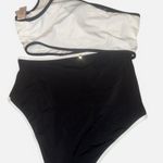 Victoria's Secret SWIM
Essential One-Shoulder Monokini One-Piece Swimsuit size l Photo 3