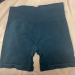 women's best Blue Move Seamless Lifting Shorts Photo 1