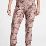 Athleta Salutation Stash Pocket II 7/8
Tights in Hearth Rose Photo 0