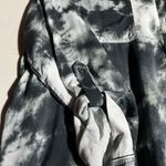 a.n.a  (PXL) TIED DYED BLACK/WHITE‎ LONG SLEEVE BUTTON DOWN BLOUSE PRE-OWNED Photo 4