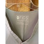 FIGS  scrub top woman size large Photo 3