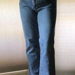 Elle   Jeans 👖 sits on waist Photo 2