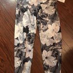 Old Navy Women black white floral  athletic legging Photo 0