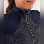 Lululemon EUC Forme Jacket in Reversible Slub Denim Inkwell / Inkwell Photo 6