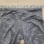 Nike Light Gray Printed Low Rise Elastic Pull On Cropped Athletic Leggings Photo 4
