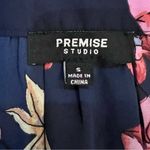Premise Studio navy floral flutter sleeve Vneck top size small Photo 7