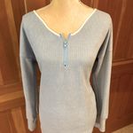 Women’s Periwinkle Colored Pullover. Size Medium Blue Photo 5