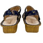 Alegria  Kendra Wedge Sandals 37 7 Blue Birdland Print Mosaic Photo 5