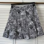 kim rogers  Black and White Floral Mini‎ Skirt Pleats Size 10 Lined Side Zip Photo 2