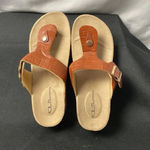 CL by Laundry CL LAUNDRY WOMENS SIZE 10 CARAMEL COLOR FAUX ALLIGATOR THONG STRAP HEEL Photo 2