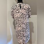 Boutique Lite Pink, Leopard Print,Short Sleeve dress
PTP 17”
Length 28” White Size M Photo 1