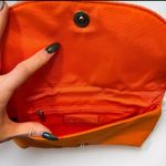 EXPRESS  Clutch Photo 3