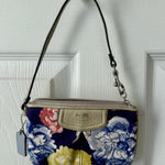 Coach  Wristlet Photo 0