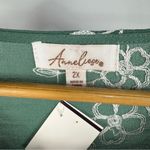 Woman’s Green Top with White Floral Embroidery Size 2X Photo 2