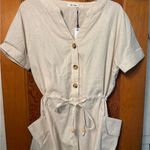 Beige Button Photo 0