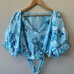 Versona Light blue floral puff sleeve crop top Photo 0