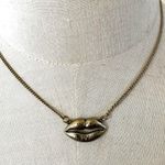 Gold tone lips pendant necklace Photo 1