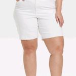 Ava & Viv New Sz 22 - Bermuda- Women's Plus Size High-Rise Jean Shorts - - White- Photo 1
