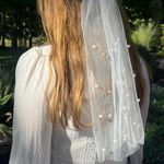 White Pearl Bow Clip Photo 0