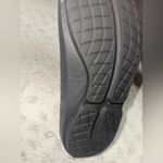 OOFOS Women's Black and Pink Flip Flops Size 8 Photo 4