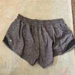 Lululemon Hotty Hot 2.5 inch Shorts Size 8 Photo 3