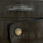 Women's Salt Avenue Slim Leg Cut Off 5 Pockets Black Jeans 03 Size 32x30.5" EUC Photo 2