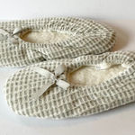 JOYSYUN Waffle Slippers Faux Fur Lined Bow Detail Cozy Slip On L Travel Home White Size 9 Photo 0