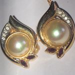 Crystaline Brand Lustrous Gold Tone and Faux Pearl Retro Boho Leaf Earrings Photo 5