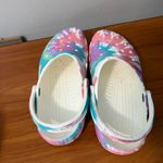 Crocs  Classic Tie Dye Clog Slip On‎ Shoe Water Rubber Graphic Multicolor Pastel Photo 3