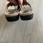 Clarks  Women’s Artisan Gold Floral Sandal Size 7 Photo 4