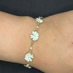 Handmade Daisy flower gold chain bracelet with pearl beads Photo 2