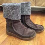 The North Face Suede Sweater Cuff Boots Photo 0