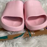 Mad love NWT  Star Slide Sandals SIZE 6 Photo 3