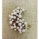 Trifari SIGNED CROWN Vintage Brooch Pin Faux Pearls Gold Tone Leaf Photo 2