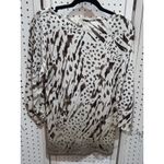 Chicos Size 1 Animal Print Lightning Notch Front Top 3/4 Sleeve White Photo 4