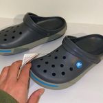 Crocs Unisex crocband II clog in charcoal/light grey size 6 Men’s/ 8 Women’s 🆕 Photo 4